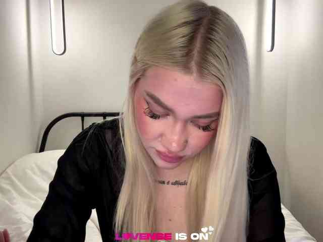 KatieGlow webcam