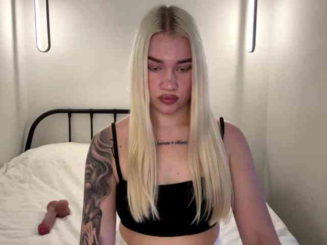 KatieGlow webcam