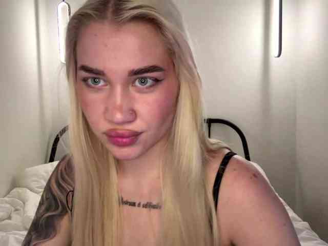 KatieGlow webcam