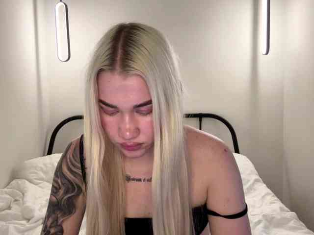 KatieGlow webcam