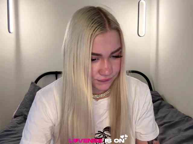 KatieGlow Sex Cam Show