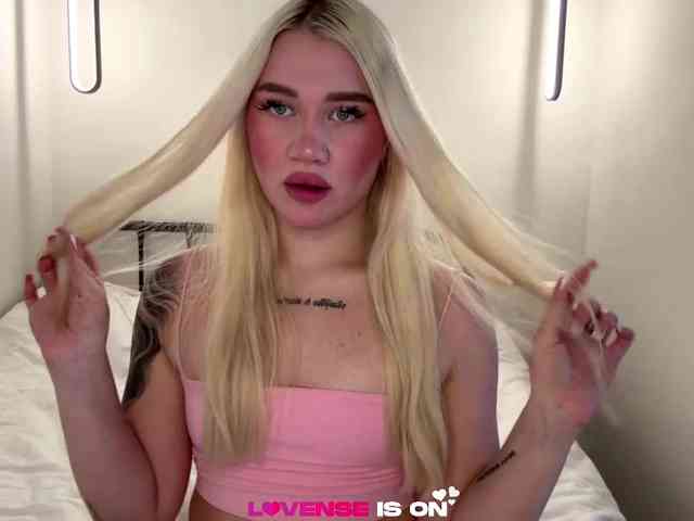 KatieGlow Sex Cam Show