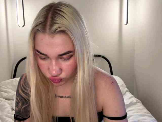 KatieGlow webcam