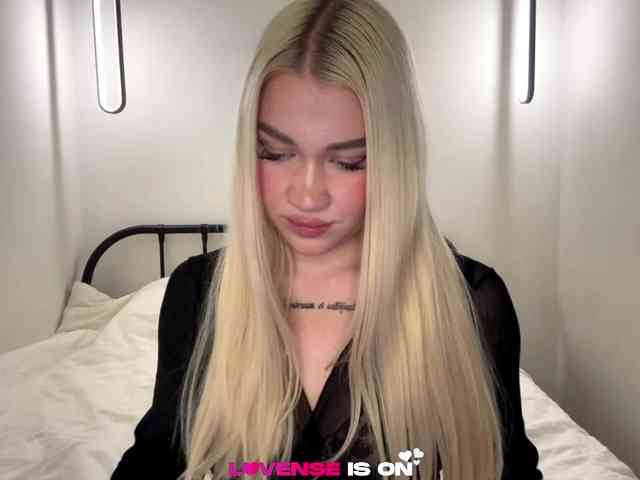 KatieGlow webcam