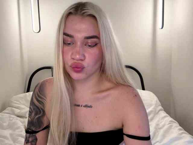 KatieGlow webcam