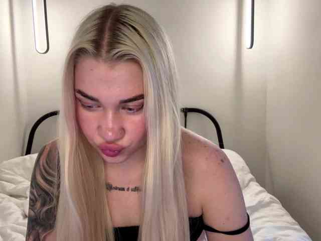 KatieGlow webcam