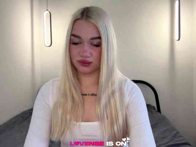 KatieGlow Sex Cam Show
