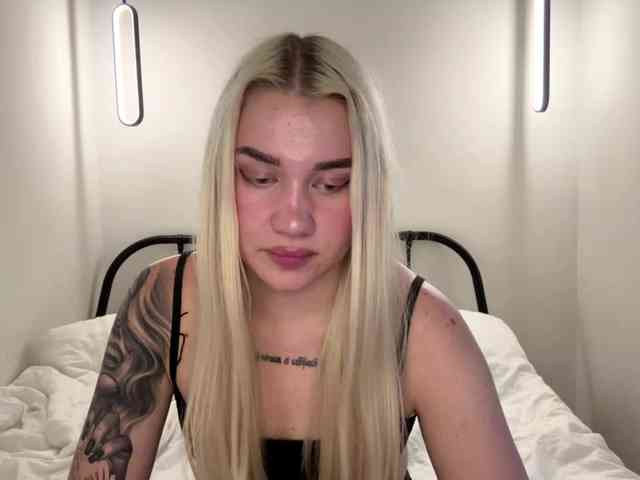 KatieGlow webcam