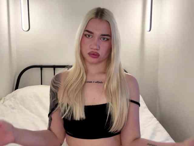 KatieGlow webcam