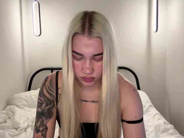 KatieGlow webcam
