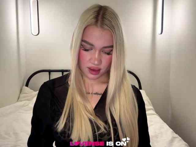 KatieGlow webcam