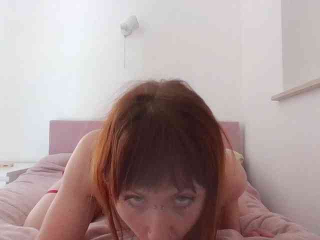 LovelyHenriette webcam