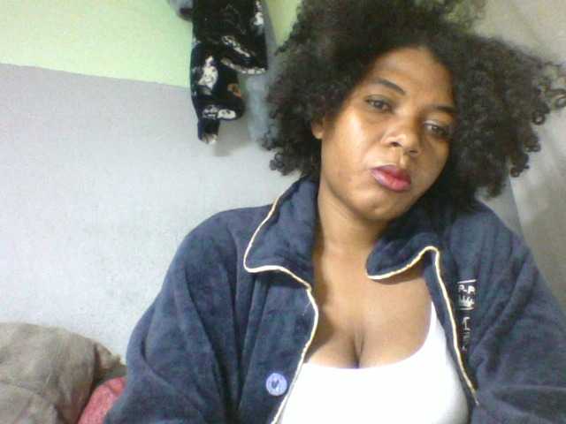Florecia1 live cam on BongaCams