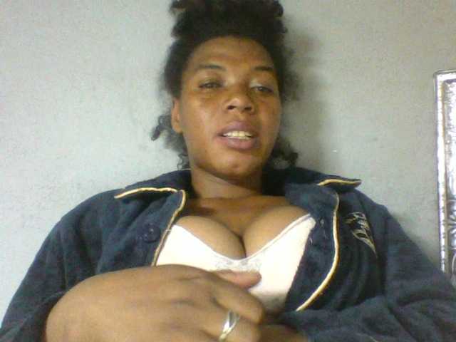 Florecia1 live cam on BongaCams