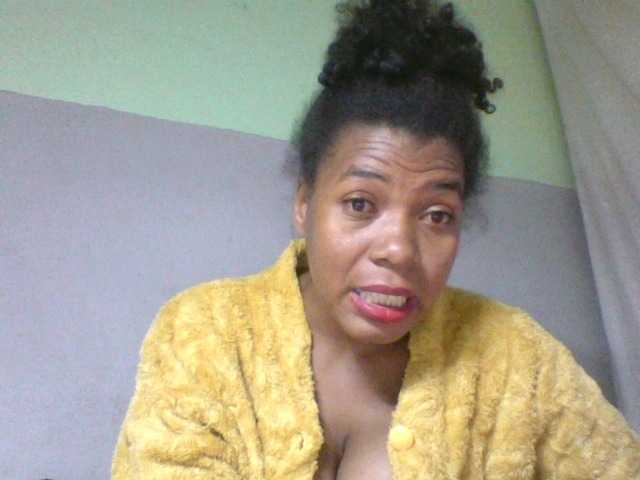 Florecia1 live cam on BongaCams