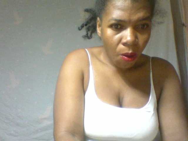 Florecia1 live cam on BongaCams