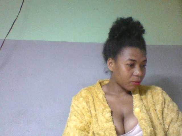 le modèle Florecia1 est en webcam porno dans un show sur le site bongacams, il possède les tags suivants: Ebony,Brunette,Hairy