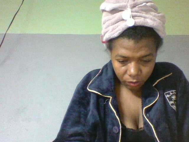 Florecia1 live cam on BongaCams