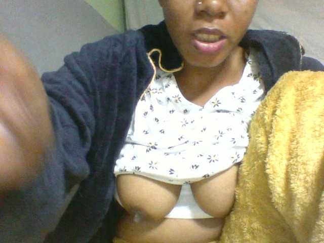 Florecia1 live cam on BongaCams