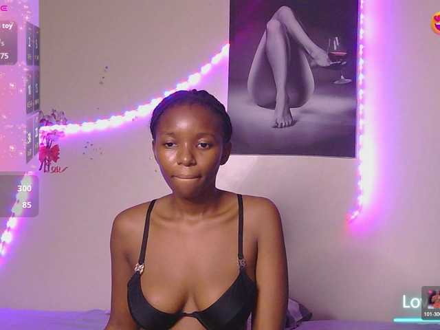 le modèle CocoKiss03 est en webcam porno dans un show sur le site bongacams, il possède les tags suivants: Ebony,Brunette,Trimmed