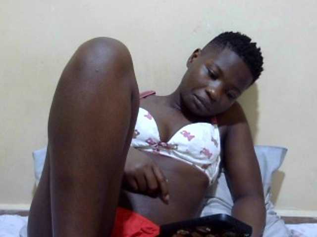 le modèle babyellah est en webcam porno dans un show sur le site bongacams, il possède les tags suivants: Ebony,Brunette,Hairy