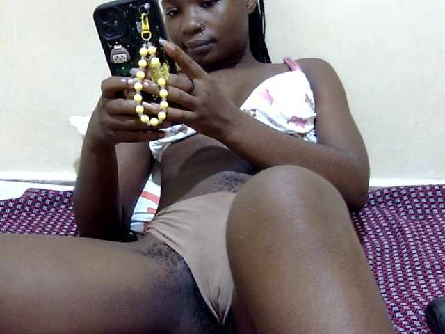 babyellah, en directo ahora en BongaCams