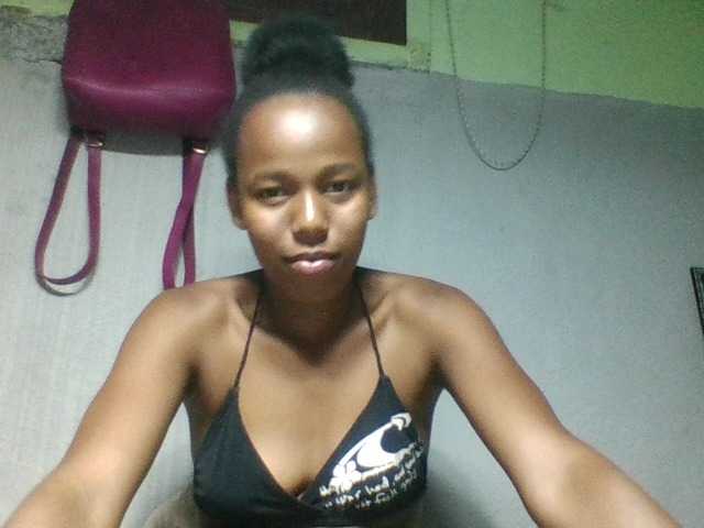 Valencia13 live cam on BongaCams