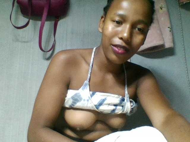 Valencia13 live cam on BongaCams