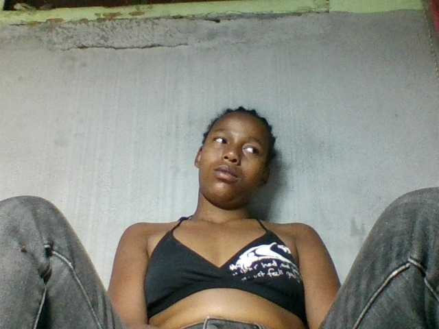 Valencia13 live cam on BongaCams