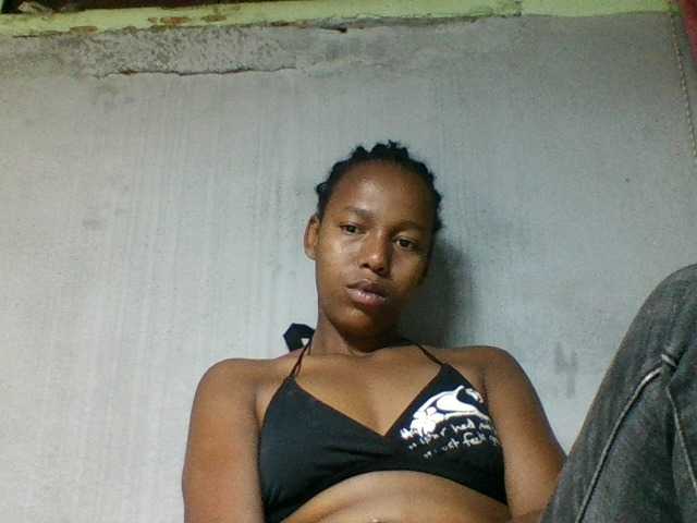 Valencia13 live cam on BongaCams