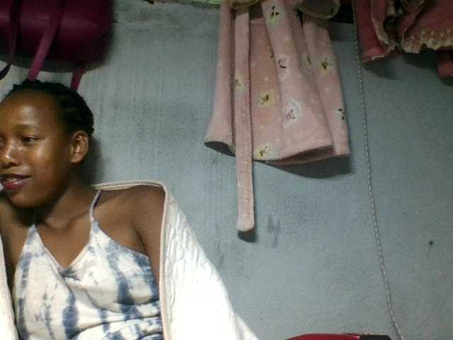Valencia13 live cam on BongaCams