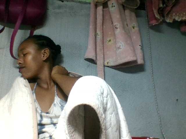 Valencia13 live cam on BongaCams