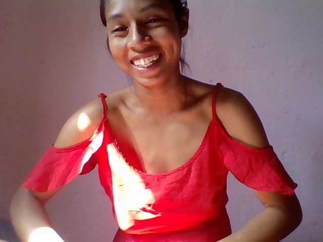 Sexyjolie586 live cam on BongaCams
