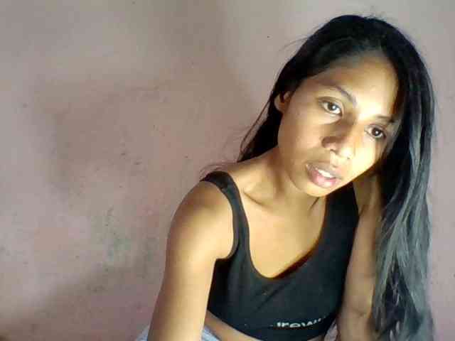 Sexyjolie586 webcam
