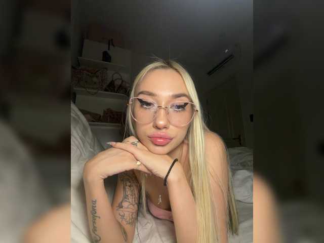 kissix6, en directo ahora en BongaCams