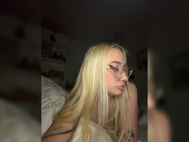 kissix6, en directo ahora en BongaCams