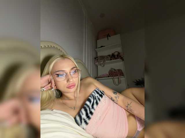 kissix6 live cam on BongaCams