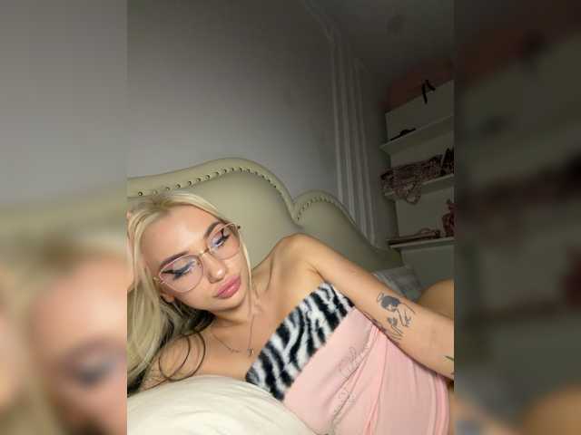 kissix6 live cam on BongaCams