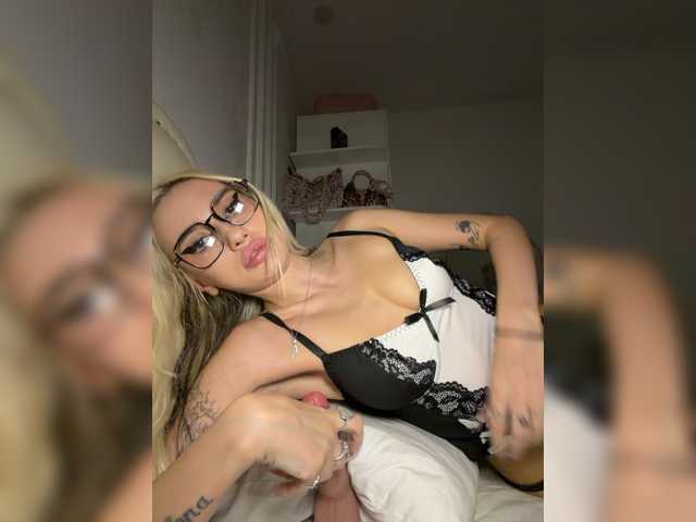 kissix6 live cam on BongaCams
