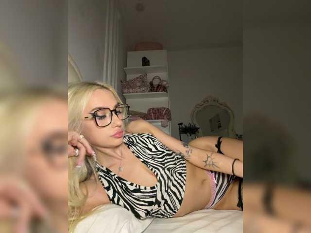 kissix6 live cam on BongaCams