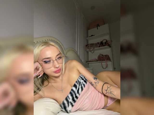 kissix6 live cam on BongaCams