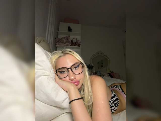 kissix6 live cam on BongaCams