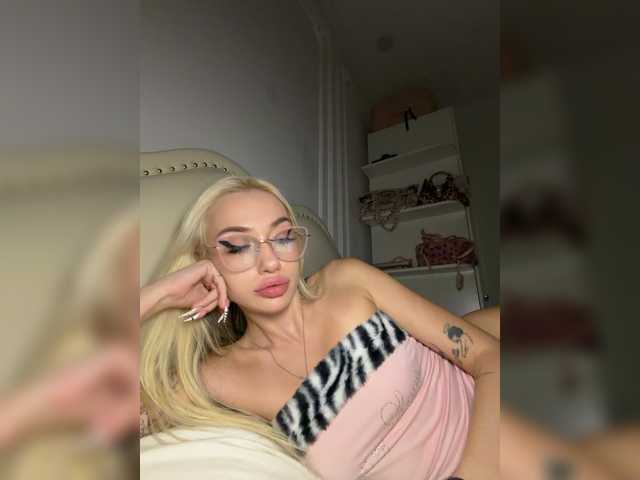 kissix6 live cam on BongaCams