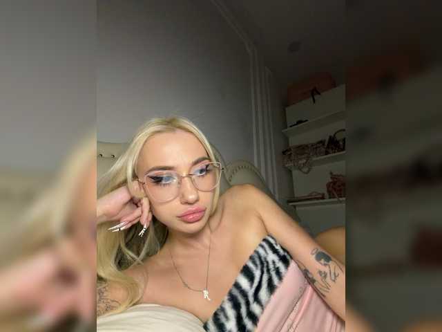 kissix6 live cam on BongaCams