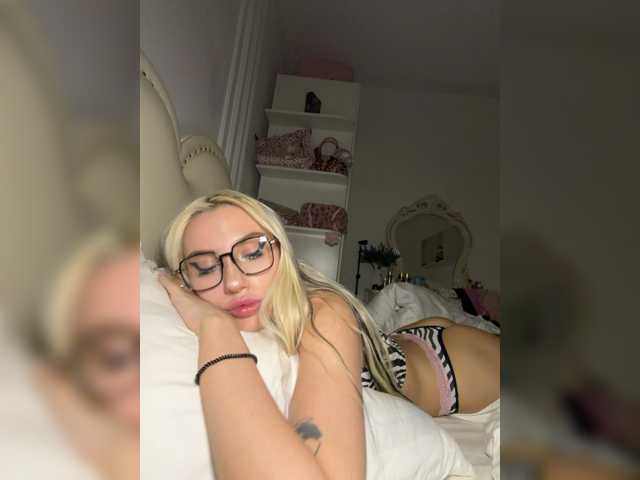 kissix6 live cam on BongaCams