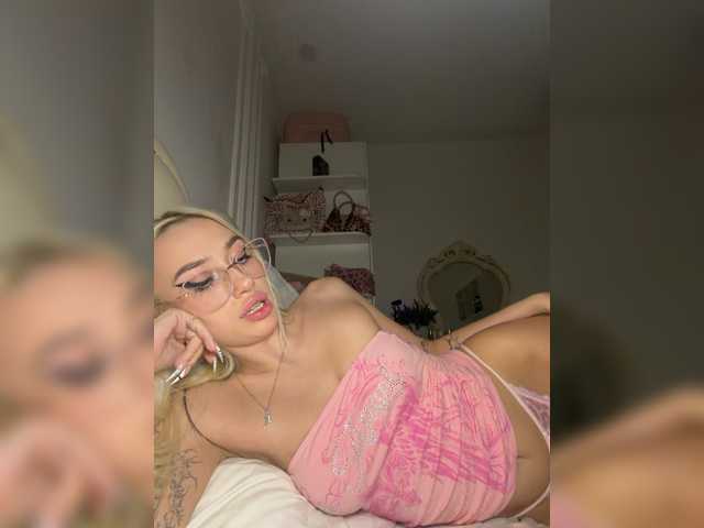 kissix6, en directo ahora en BongaCams