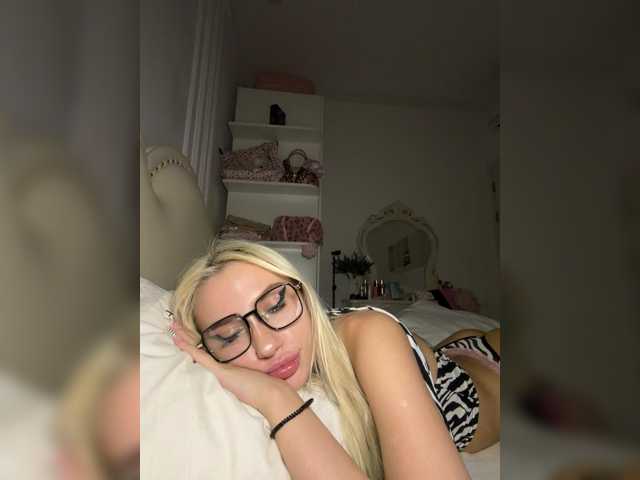 kissix6 live cam on BongaCams