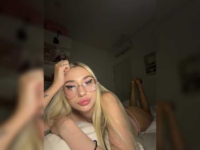 kissix6, live now on BongaCams
