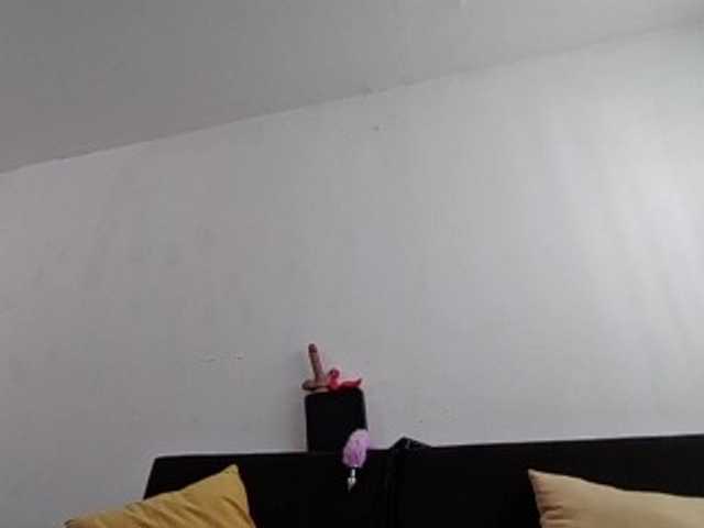 kiradessire01 live webcam show
