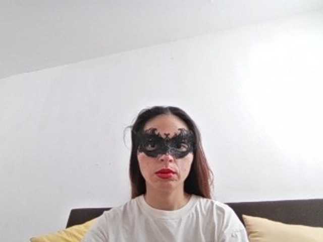 kiradessire01 live webcam show